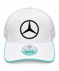 Gorra DERRAPA Mercedes-AMG Blanco con borde turquesa y estampa de círculos, vista frontal, sobre fondo blanco