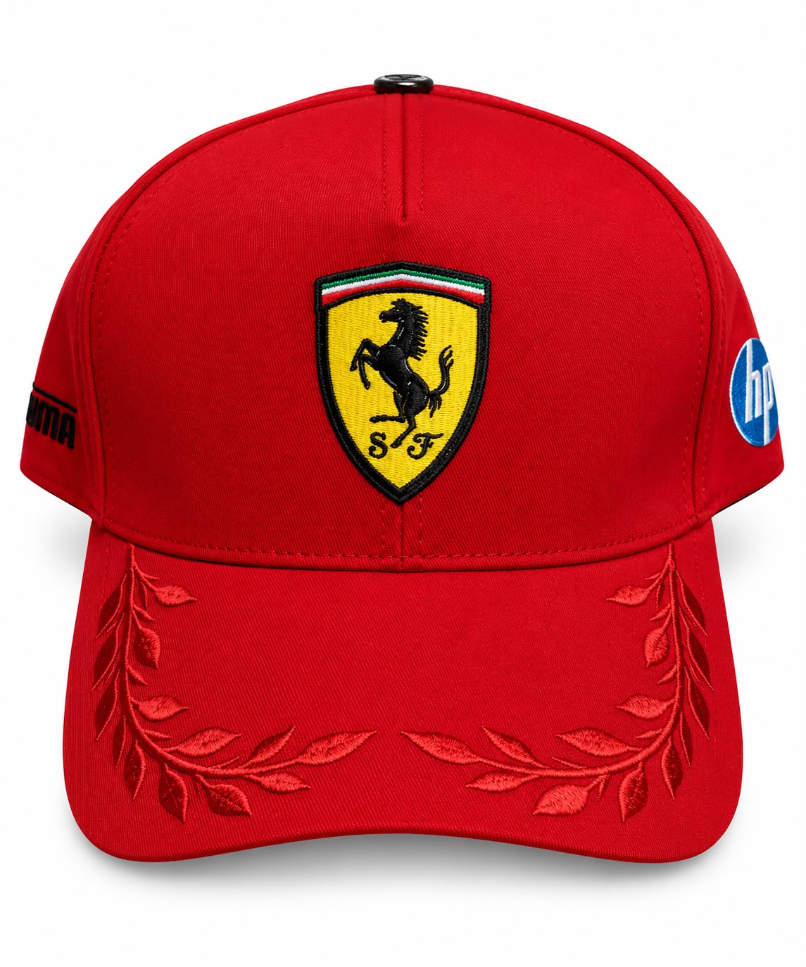 Gorra DERRAPA Ferrari Rojo con escudo amarillo, vista frontal, sobre fondo blanco