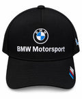 Gorra DERRAPA BMW M Motorsport Negro con logo blanco y azul, vista frontal, sobre fondo blanco