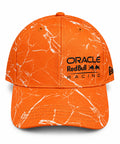 Gorra DERRAPA Oracle Red Bull Racing Naranja con vetas blancas tipo mármol, vista frontal, sobre fondo blanco
